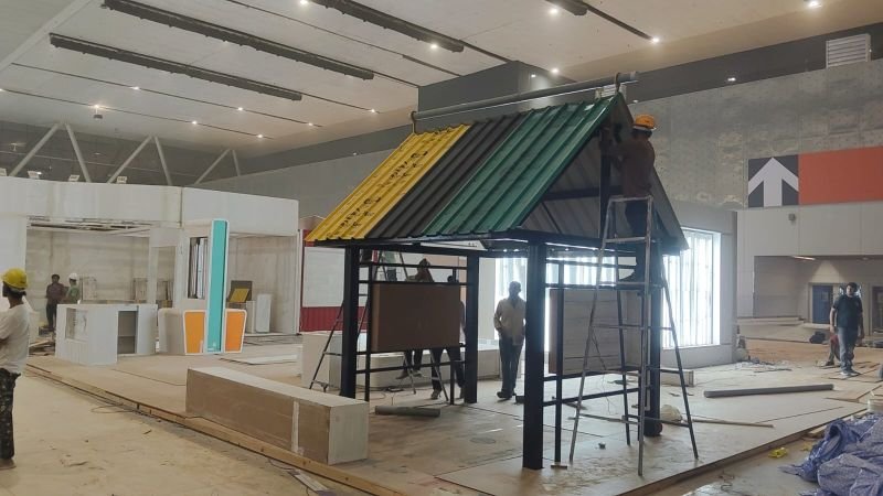 APL Apollo Innovatione booth panels being installed