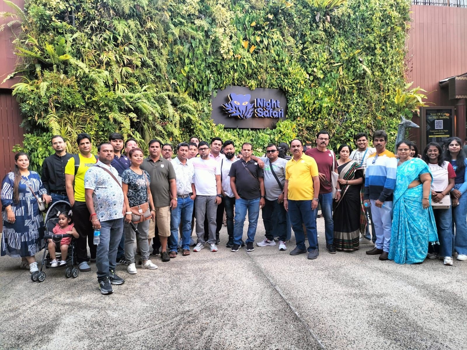 Client incentive trip group at Singapore Night Safari